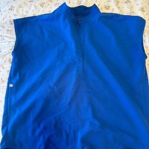 Small figs scrub top
